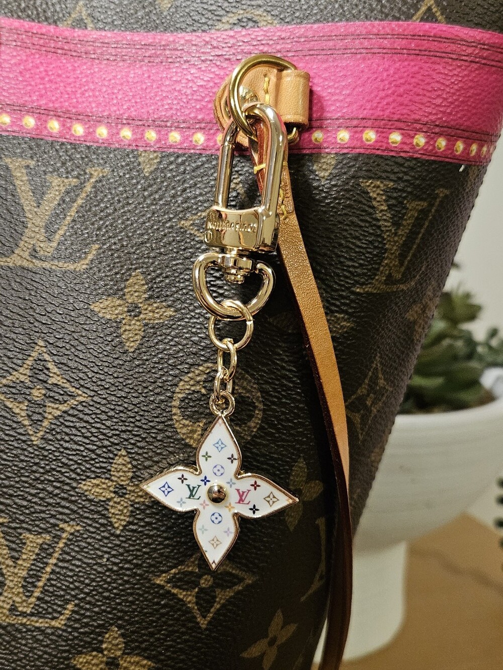 Fashion Multicolor Monogram Flower Pendant Charm 🌸